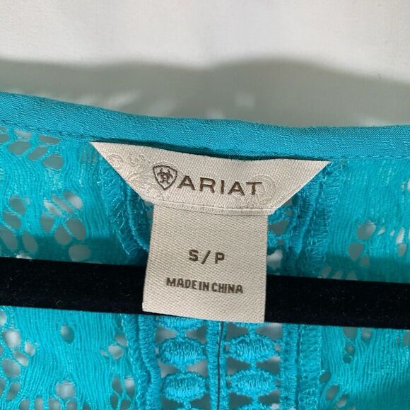 New Ariat Blouse Women's Small Blue Short Sleeve Crotche Round Neck Lightweight - Picture 3 of 9